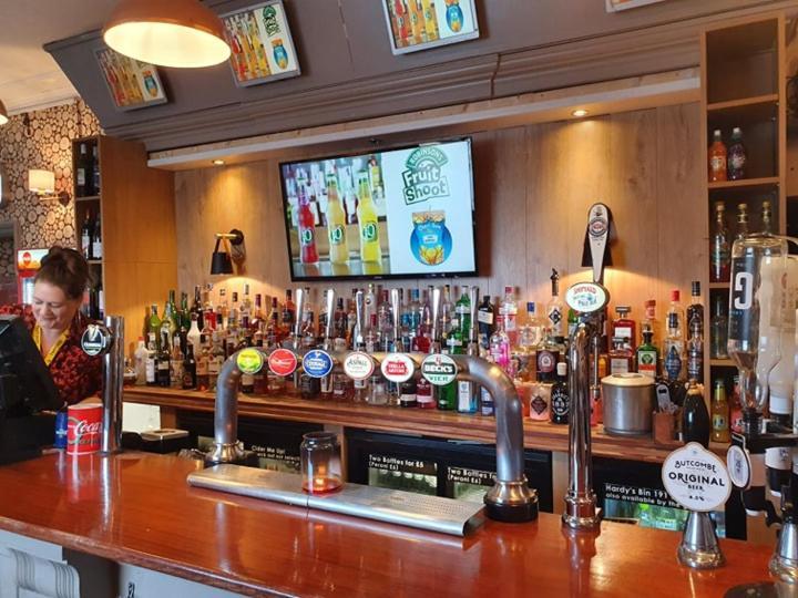 The Crown Inn Keynsham Exterior foto